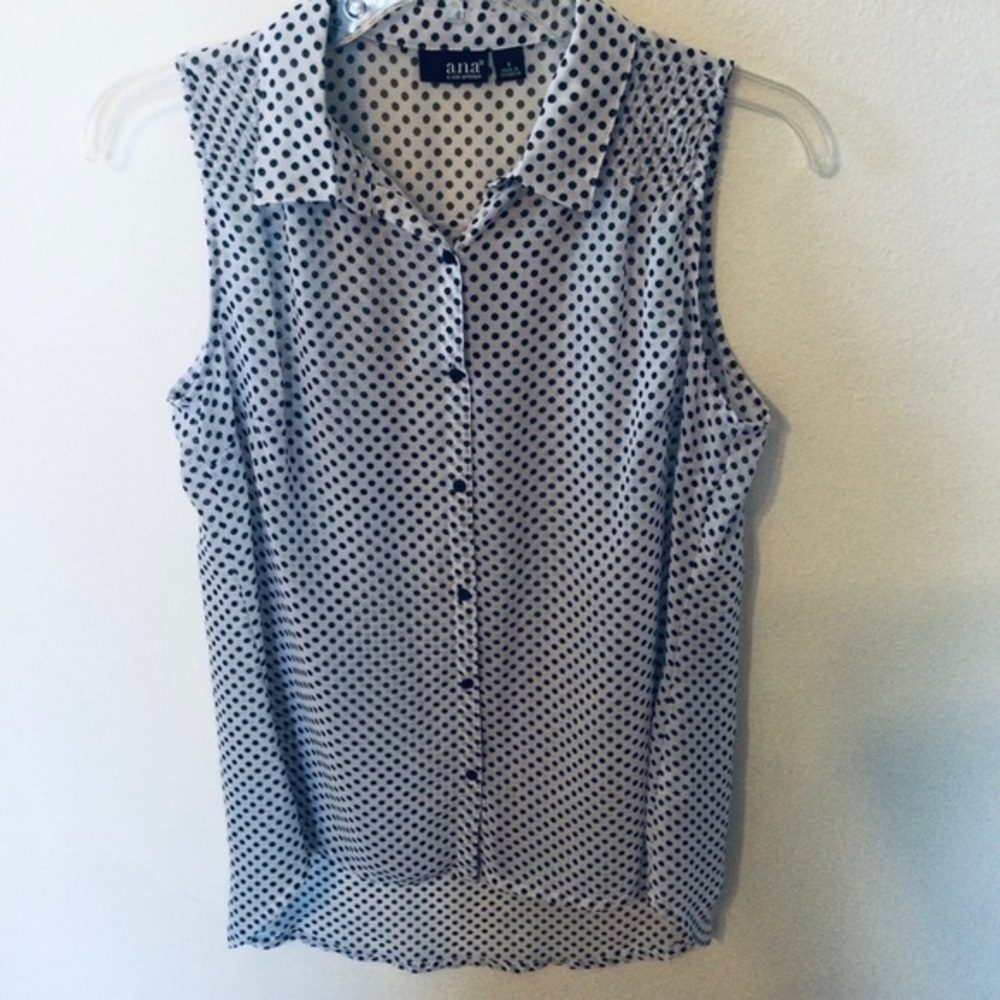 a.n.a. Navy Polka Dot Sleeveless Blouse Chic in Style Size Small
